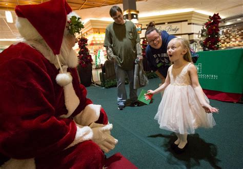 A day in the life of a shopping-mall Santa Claus | HeraldNet.com