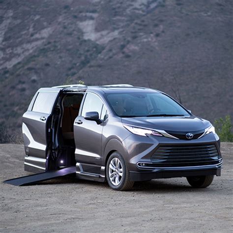 Toyota Sienna Hybrid - AWD | BLVD.com