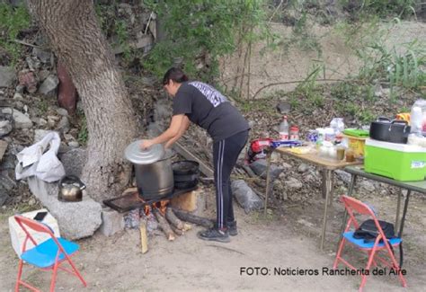 Familias nigropetenses celebran Pascua en ríos y áreas de esparcimiento