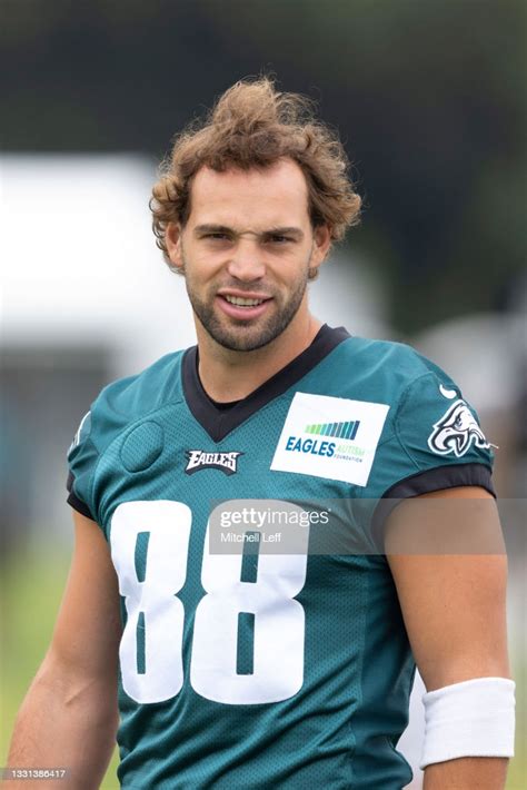 Dallas Goedert Wife: Is Dallas Goedert Married? - ABTC