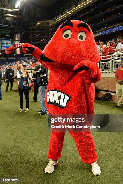 Hilltoppers Mascot Photos And Premium High Res Pictures Getty Images