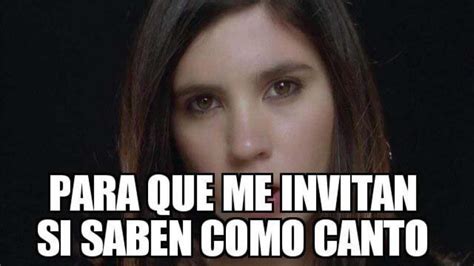 Alejandro Sanz Memes de Javiera Mena por olvidarse letra de Corazón