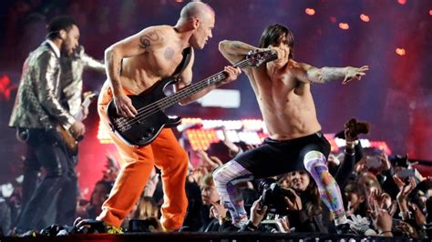 Ρεκόρ τηλεθέασης για τους Red Hot Chili Peppers με μία όχι απόλυτα ζωντανή εμφάνιση