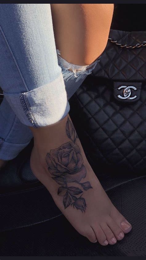 𝙿𝚒𝚗𝚝𝚎𝚛𝚎𝚜𝚝 𝚇𝙰𝚞𝚝𝚑𝚎𝚗𝚝𝚒𝚌𝚇 Cute foot tattoos Rose tattoo foot Rose tattoo