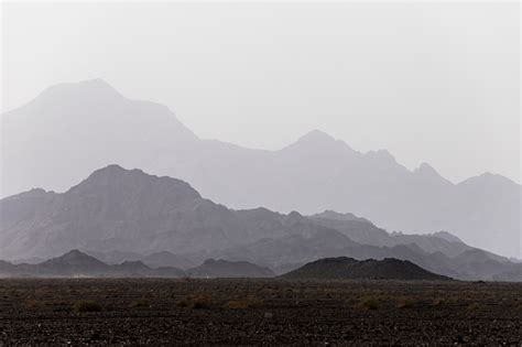 Mountains In Saudi Arabia Stock Photo - Download Image Now - 25-29 ...