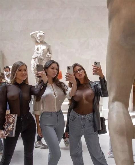 Art Exhibit Nudes WhyEvenWearAnything NUDE PICS ORG