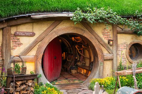 Explore The Hobbit Holes From Lord Of The Rings In New Zealand Travel