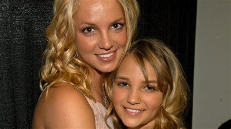 Britney Spears And Sister Jamie Lynns Rift Grows With Social Media