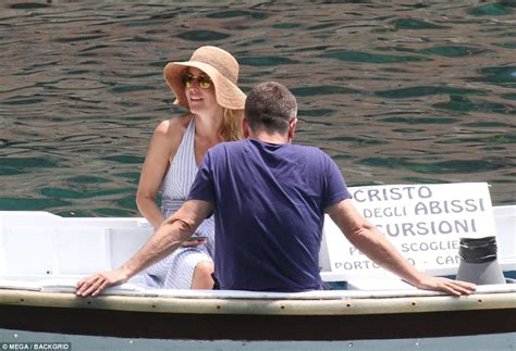 Gillian Anderson Shows Off Her Washboard Abs In A Bikini Daily Mail Online