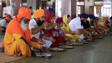 AMRITSAR, INDIA - SEPTEMBER 27, 2014: Unidentified Poor Indian People ...