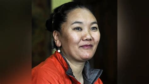 Sherpa Woman Climbs Everest For 10th Time Breaks Own Record The