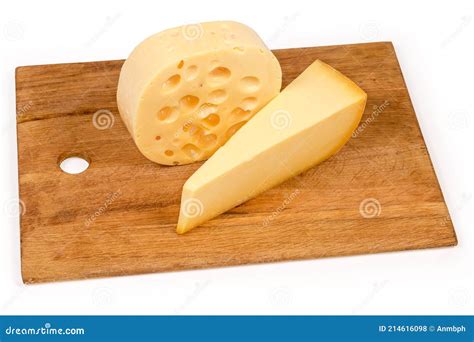 Dos Tipos De Queso Semiduro En Tabla De Cortar Foto De Archivo Imagen