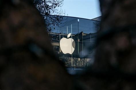 US takes on Apple’s iPhone monopoly in wide-ranging lawsuit | The ...