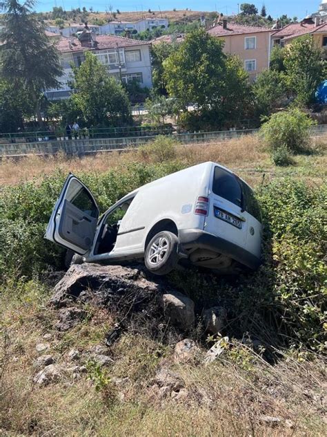 Gerede yolunda kaza Araç şarampole uçtu GEREDE MEDYA TAKİP Yerel