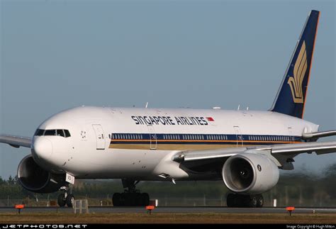 9V SVD Boeing 777 212 ER Singapore Airlines Hugh M JetPhotos