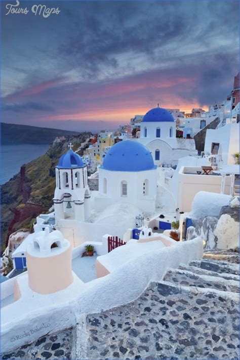 Holiday in Santorini - ToursMaps.com