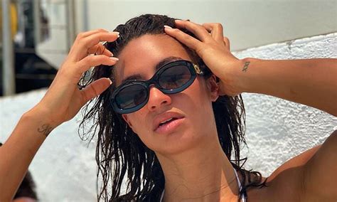 Love Island Australia S Phoebe Thompson Poses Naked With A BEER BOTTLE