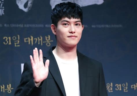 Idols Whove Become Involved In Seungris Sex Scandal Koreaboo