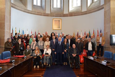 O Presidente Celebrou O D A Das Persoas Maiores Xunto A Usuarios E