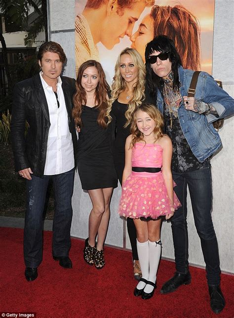 Billy Ray Cyrus Reveals Admiration For Daughter Miley Cyrus Daily Mail Online