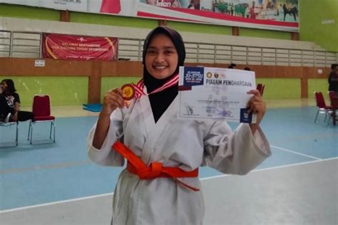 Siswi Sman Babat Lamongan Raih Emas Di Kejuaraan Ju Jitsu Open Se