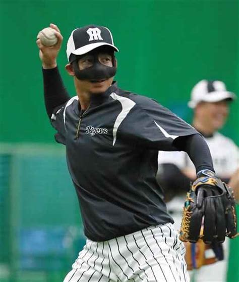 【フォトギャラリー】【プロ野球】阪神鳥谷は鼻骨骨折、「違和感はなくはない」 黒いフェースガード着用で試合出場か 産経ニュース