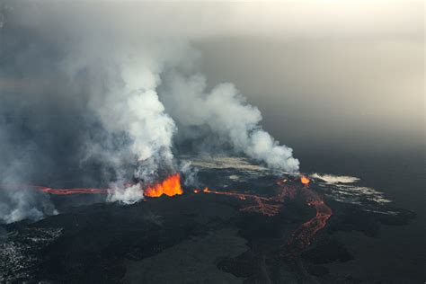 See The Incredible Photos That Captured Iceland’s Largest Volcanic Eruption In Over 200 Years