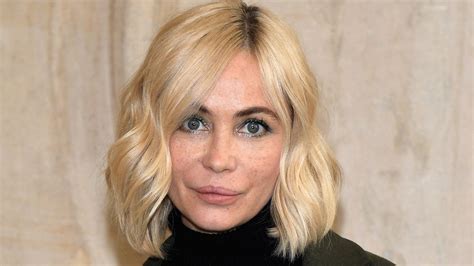 Emmanuelle Béart victime d inceste l actrice a pris une décision