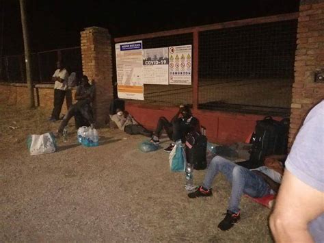 Migranti Centro Di Accoglienza Chiuso Così Chiamano Il 112