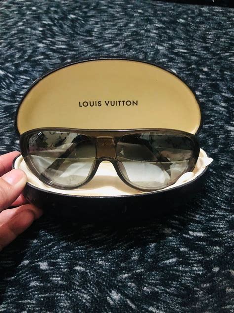 Authentic Louis Vuitton Sunglassesopen For Swap Cellphone Or Other Items For Photography Women