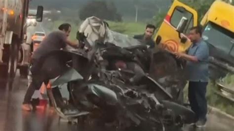 Autopista Siglo XXI tráiler y auto chocan de frente video UnoTV