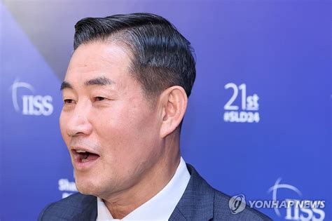 샹그릴라 대화 참석 중인 신원식 장관 취재진과 질의응답 연합뉴스