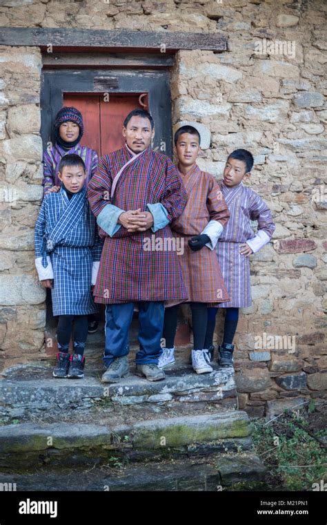 Bhutan Gho Traditional Hi Res Stock Photography And Images Alamy