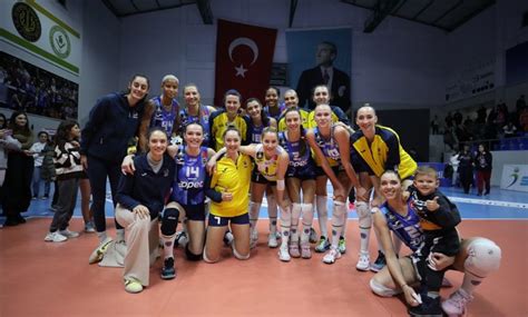 Fenerbah E Opet Sar Yer Belediyesporu Yendi Voleybolun Renkli