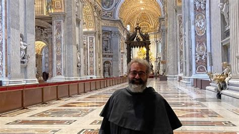 Il Nuovo Parroco Di San Pietro Il Frate Che Ha Accolto In Chiesa