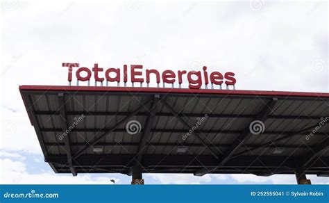 Total Energies Marque Texte Entreprise Logo Panneau Gaz Service Voiture