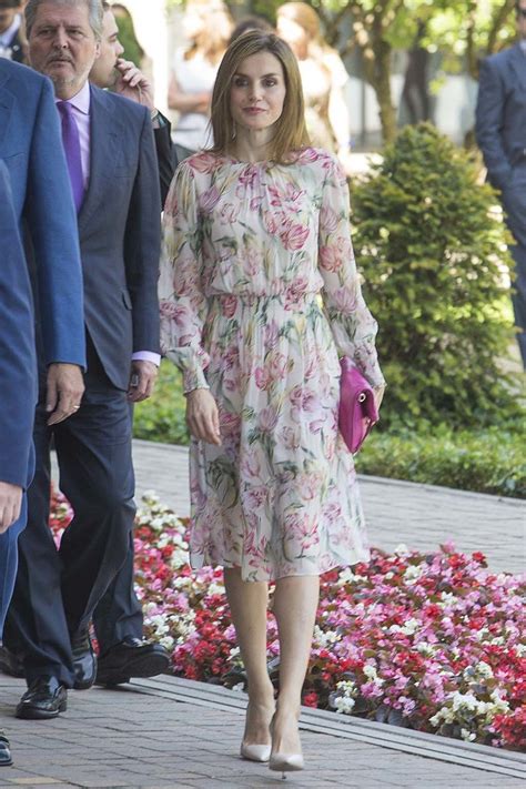 El Estilo De La Reina Letizia Reina Letizia Vestidos Reales Vestidos De Boutique