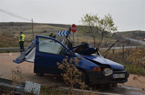 Dos Heridos Uno De Ellos Muy Grave Tras Una Colisi N Frontolateral En