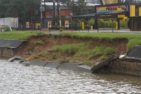 Defesa Civil Emite Alerta De Risco De Deslizamentos Em Porto Alegre