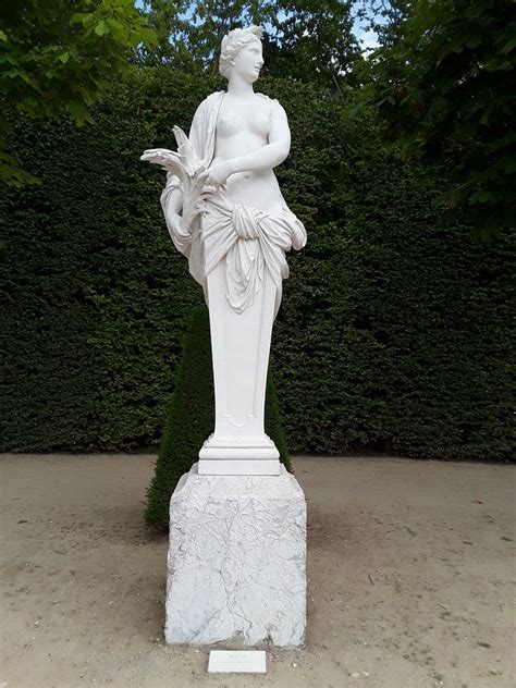 Parc du château de Versailles statue de Syrinx marbre nymphe de la