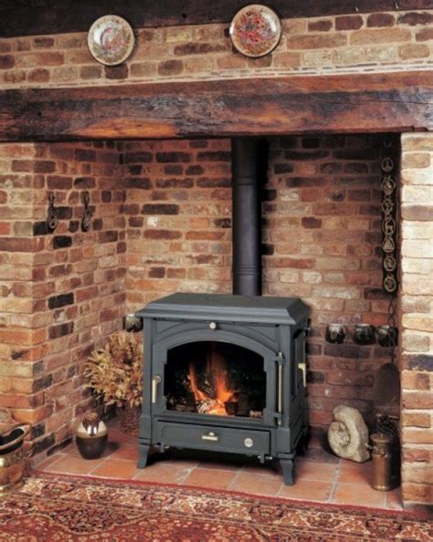 "Буржуйка" снова в моде: 55 стильных решений — INMYROOM | Стена за ...