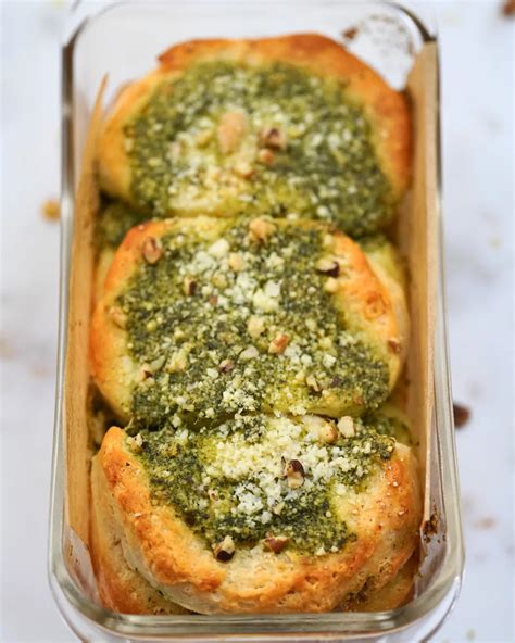 Easy Biscuit Bread With Pesto 4 Ingredients