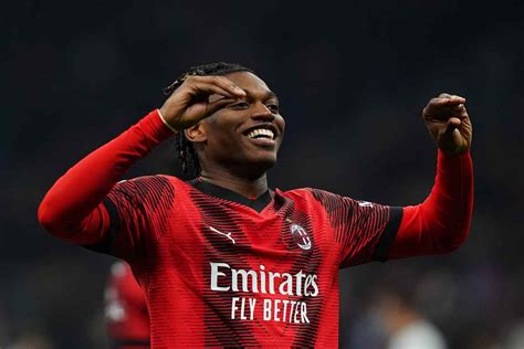 Leao carica i tifosi del Milan il gesto sui social è da brividi