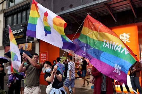 Taiwan celebra il suo ventesimo Pride ma lombra della Cina è sempre più minacciosa Gay it