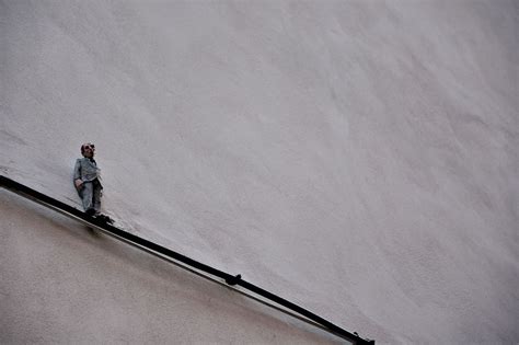 Les Mini Sculptures By Isaac Cordal Street Art Cities