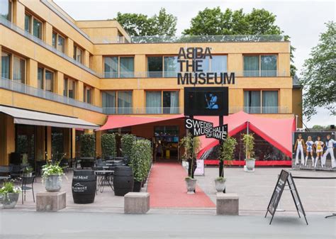 Art Museum Hosting Naked Scavenger Hunt K 104 7