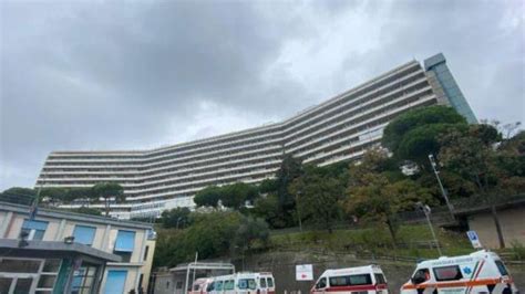 Genova Maxi Afflusso Nei Pronto Soccorso Pazienti In Coda E Ambulanze