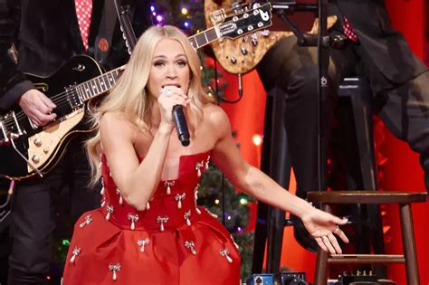 Listen Carrie Underwood Elevates Papa Roachs Leave The Light On