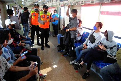 Penumpang KRL Boleh Berbuka Puasa Di Dalam Kereta Ini Aturannya