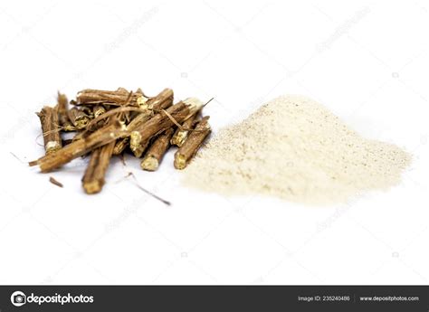 Ashwagandha Raíces Polvo También Conocido Como Ginseng Indio Aislado Blanco Fotografía De Stock